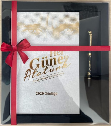 Her Güne Bir Atatürk - 2020 Günlüğü (Kalemli Set)