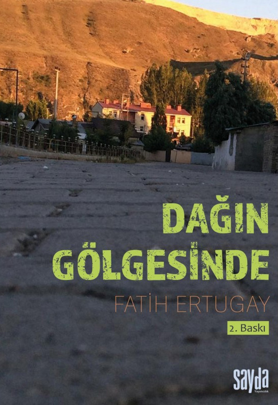 Dağın Gölgesinde